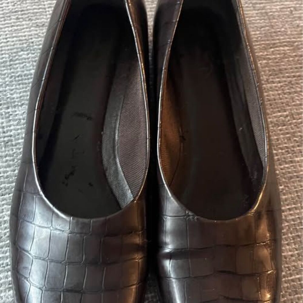 Women's Crocodile Texture Life Stride Wedge Pumps Size 7.5 M